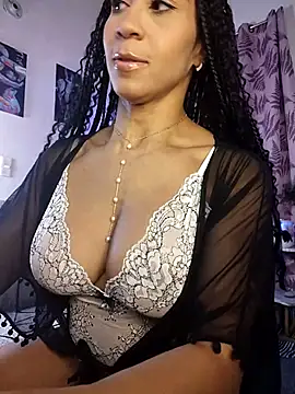 Snapshot of Charlotte_Bayron chatting on October 23, 12:31 am Charlotte Bayron online show from October 23, 12:31 am