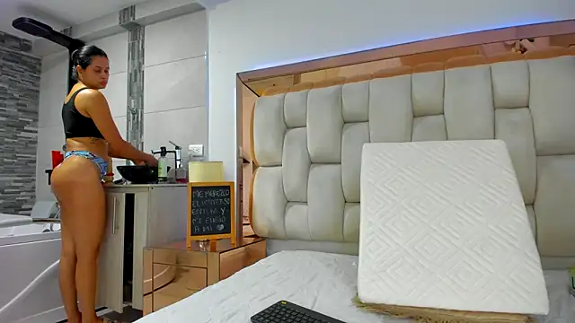 emilyparkerr01 online show from October 16, 10:29 pm