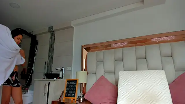 emilyparkerr01 online show from November 15, 7:40 pm