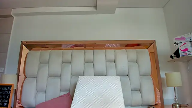 emilyparkerr01 online show from October 31, 3:08 pm