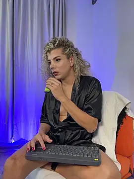 Snapshot of Georgiafox chatting on December 3, 6:25 am Georgiafox online show from December 3, 6:25 am