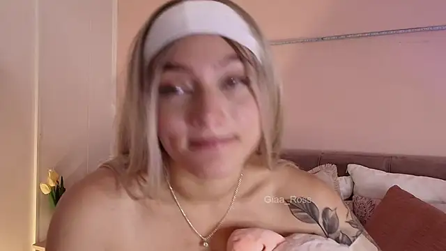 Giaa Ross online show from February 15, 6:01 pm
