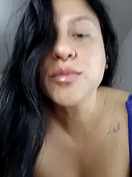 whitegirl0122 online show from December 20, 9:39 pm