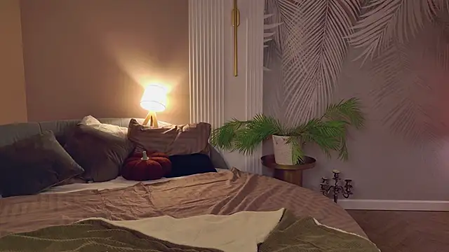 Miley Smile online show from November 26, 6:24 am