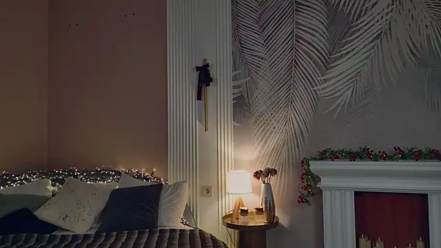 Miley Smile online show from December 15, 5:35 am