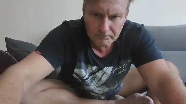 johnnym1 online show from November 5, 12:52 pm