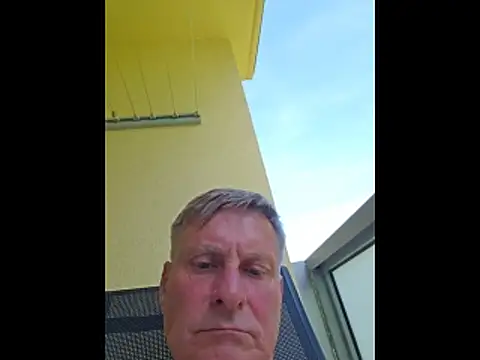 Snapshot of johnnym1 chatting on May 29, 12:44 pm johnnym1 online show from May 29, 12:44 pm