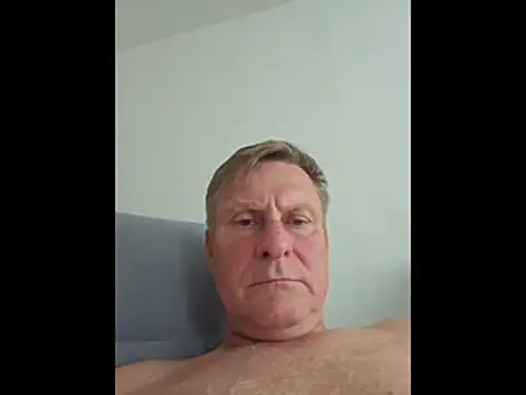 johnnym1 online show from April 16, 10:38 am