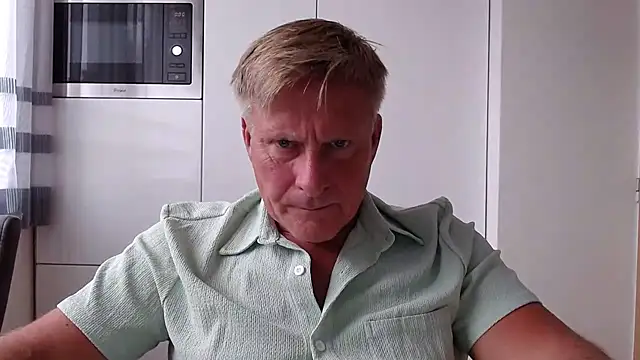 johnnym1 online show from September 12, 1:55 pm