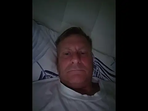 Snapshot of johnnym1 chatting on June 1, 4:13 am johnnym1 online show from June 1, 4:13 am