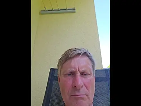 Snapshot of johnnym1 chatting on May 26, 12:25 pm johnnym1 online show from May 26, 12:25 pm