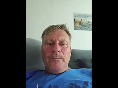 Snapshot of johnnym1 chatting on June 10, 10:05 am johnnym1 online show from June 10, 10:05 am