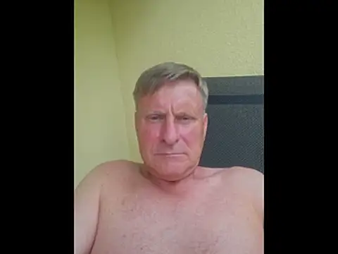 Snapshot of johnnym1 chatting on June 4, 1:16 pm johnnym1 online show from June 4, 1:16 pm