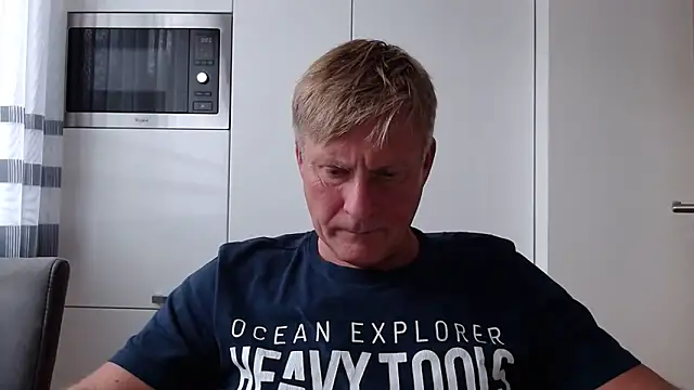 johnnym1 online show from October 1, 2:43 pm