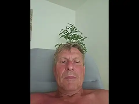 johnnym1 online show from June 22, 1:52 pm