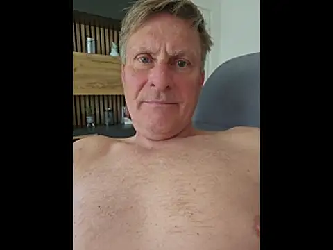 johnnym1 online show from April 22, 1:40 pm