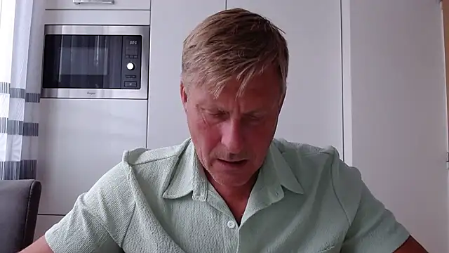 johnnym1 online show from September 25, 10:43 am