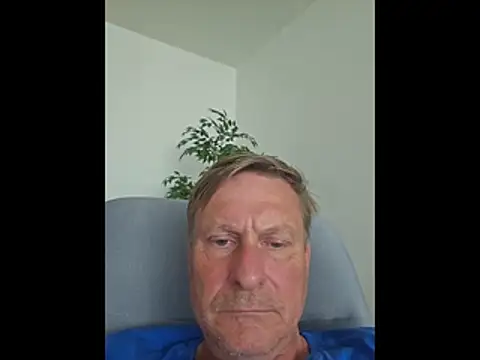 Snapshot of johnnym1 chatting on May 24, 9:20 am johnnym1 online show from May 24, 9:20 am