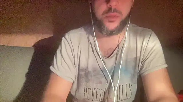 Snapshot of RedDante89 chatting on December 4, 6:44 pm RedDante89 online show from December 4, 6:44 pm
