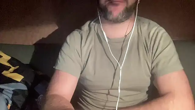 Snapshot of RedDante89 chatting on February 9, 6:58 pm RedDante89 online show from February 9, 6:58 pm