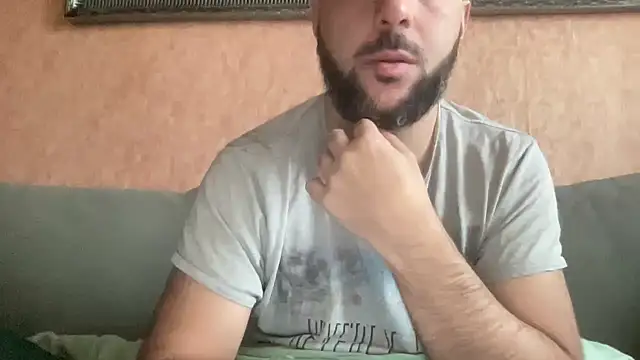 Snapshot of RedDante89 chatting on December 3, 8:22 am RedDante89 online show from December 3, 8:22 am