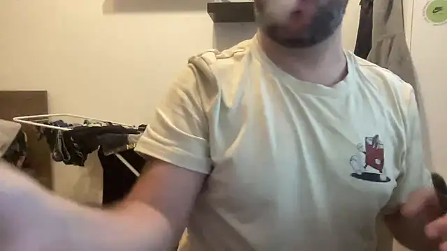 Snapshot of RedDante89 chatting on October 25, 8:13 am RedDante89 online show from October 25, 8:13 am