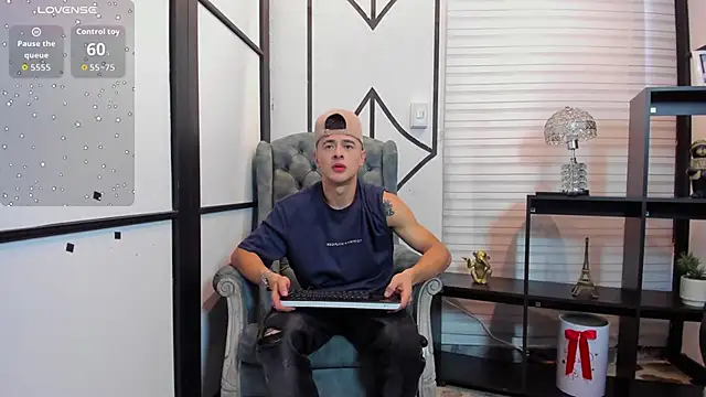 Snapshot of JuniorMorris_ chatting on October 25, 9:37 pm JuniorMorris  online show from October 25, 9:37 pm