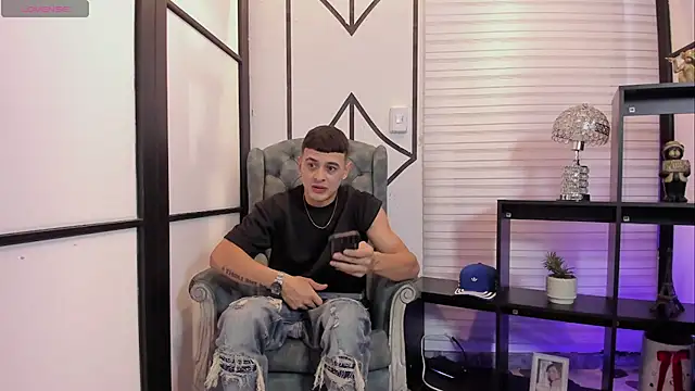 Snapshot of JuniorMorris_ chatting on October 9, 9:26 pm JuniorMorris  online show from October 9, 9:26 pm