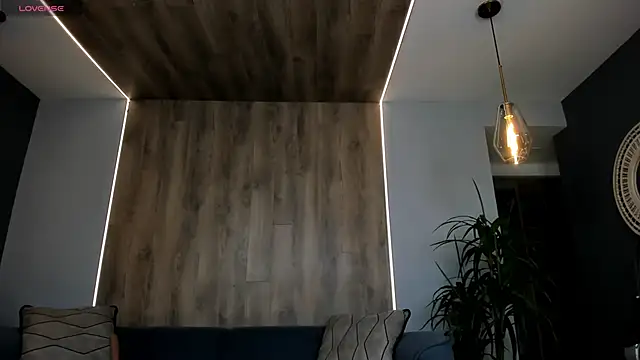 Snapshot of RoxanneHill_ chatting on June 29, 12:05 pm RoxanneHill online show from June 29, 12:05 pm