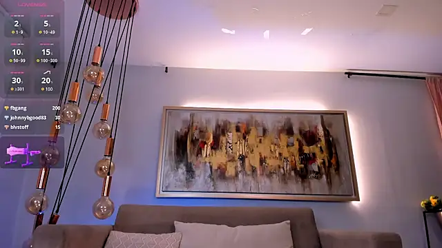 RoxanneHill  online show from March 18, 2:50 pm