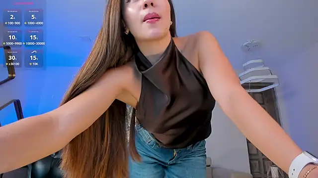 RoxanneHill  online show from April 19, 12:06 pm