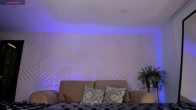 RoxanneHill  online show from February 19, 12:46 pm