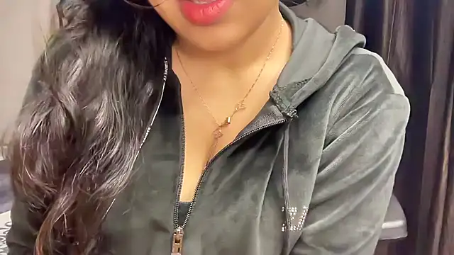 Snapshot of Spice-Summi chatting on January 9, 12:41 pm Spice-Summi online show from January 9, 12:41 pm