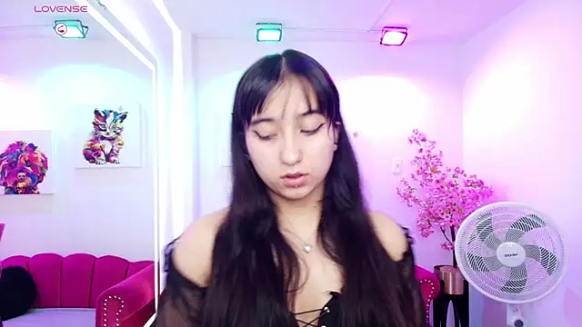 Miss dolly  online show from March 23, 1:00 pm