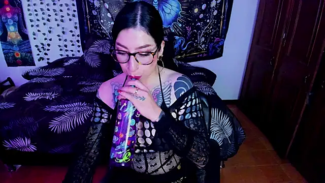 Snapshot of alice_666f chatting on May 26, 2:37 pm alice 666f online show from May 26, 2:37 pm