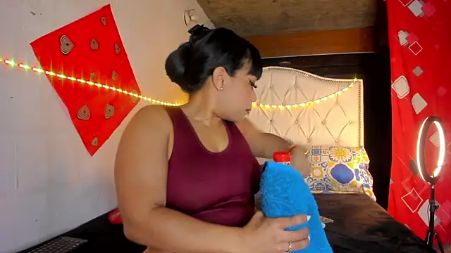 Elettrahot  online show from February 19, 5:26 am