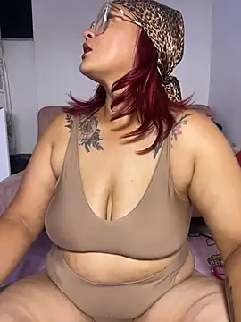 Snapshot of keirabbw chatting on June 23, 12:52 am keirabbw online show from June 23, 12:52 am