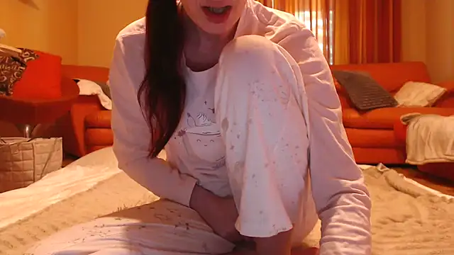 Snapshot of LovelyAndraGirl chatting on June 25, 12:32 pm LovelyAndraGirl online show from June 25, 12:32 pm