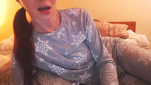 LovelyAndraGirl online show from February 8, 4:15 pm