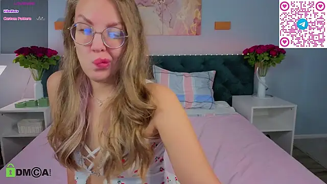 Kelly Hardy online show from October 22, 1:16 am