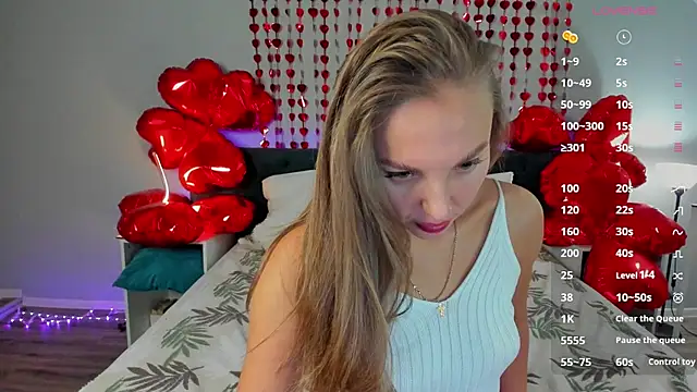 Snapshot of Kelly_Hardy chatting on February 14, 1:23 am Kelly Hardy online show from February 14, 1:23 am