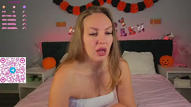 Kelly Hardy online show from November 4, 1:09 am