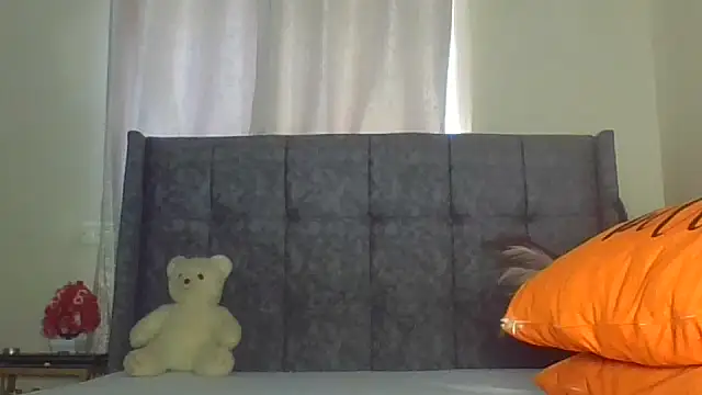 Snapshot of t-NaughtyLicia chatting on February 16, 5:50 am t-NaughtyLicia online show from February 16, 5:50 am