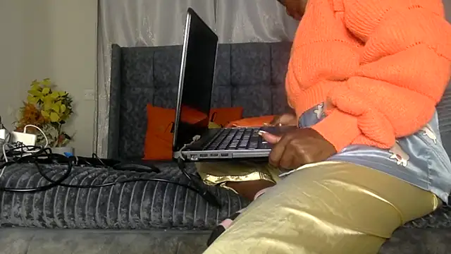 t-NaughtyLicia online show from April 14, 3:00 am