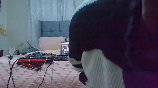 Snapshot of t-NaughtyLicia chatting on April 29, 2:05 am t-NaughtyLicia online show from April 29, 2:05 am