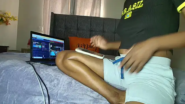 Snapshot of t-NaughtyLicia chatting on January 6, 6:28 am t-NaughtyLicia online show from January 6, 6:28 am