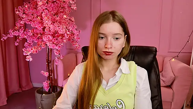 Snapshot of MayaSinabon chatting on March 8, 12:20 pm MayaSinabon online show from March 8, 12:20 pm