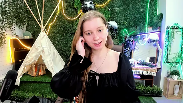 Snapshot of MayaSinabon chatting on October 5, 12:18 pm MayaSinabon online show from October 5, 12:18 pm