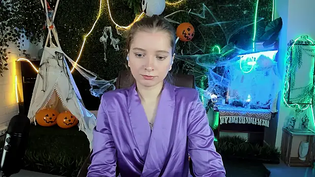 Snapshot of MayaSinabon chatting on October 21, 9:09 am MayaSinabon online show from October 21, 9:09 am