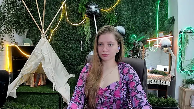 Snapshot of MayaSinabon chatting on September 29, 5:14 am MayaSinabon online show from September 29, 5:14 am